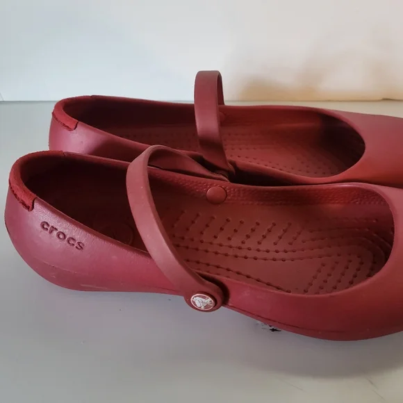 The Crocs Women's Alice Mary Jane Ballet Flats Shoes in red size 8 are a stylish - Picture 2 of 6